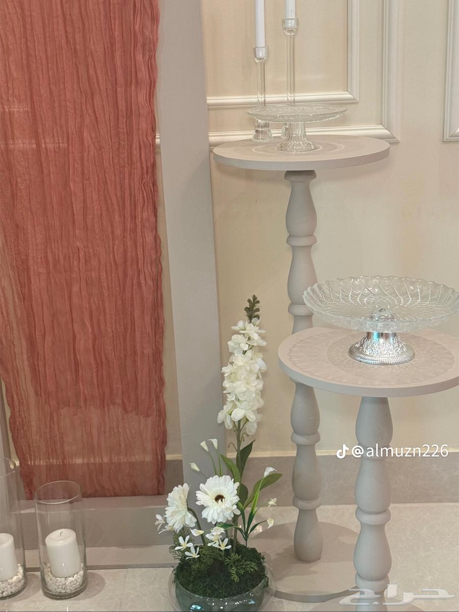 Renting tables including decoration64435327122179111