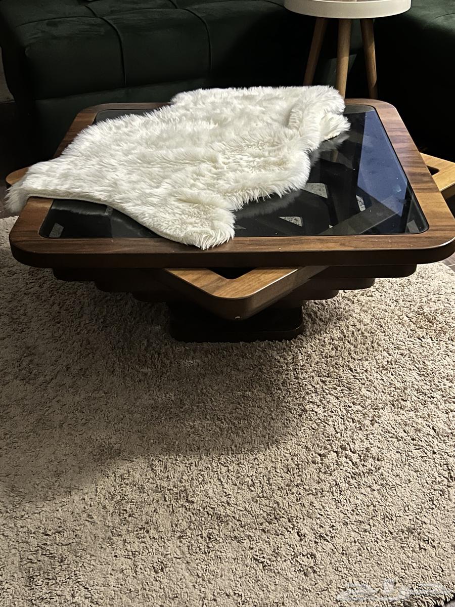 مكتبة و طاولة قهوة64434714553345111