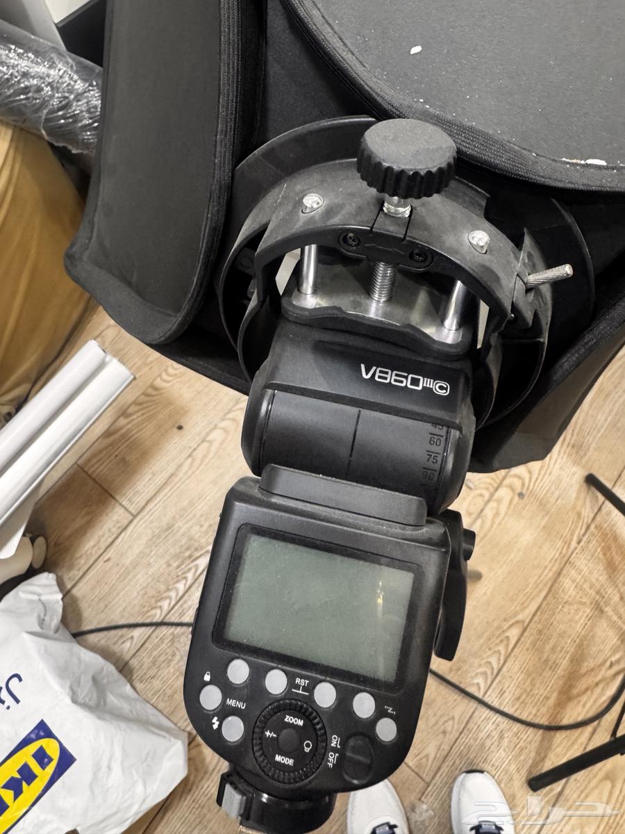 Canon cameras and photography studio with flashes64440519625857113