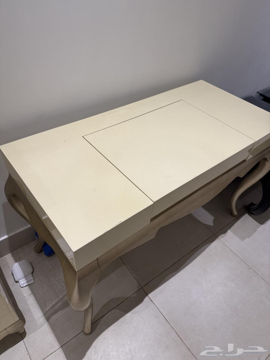 اثاث للبيع غرفة نوم مرتبه طاولة وكراسي تسريحة كمدينه كنب64439199260035114