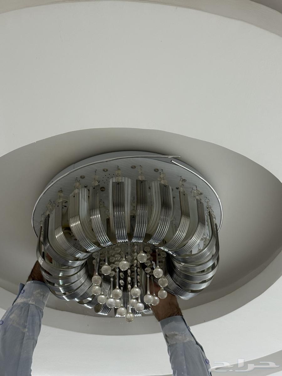 There are chandeliers, a window, and two doors in good condition64437099544961112