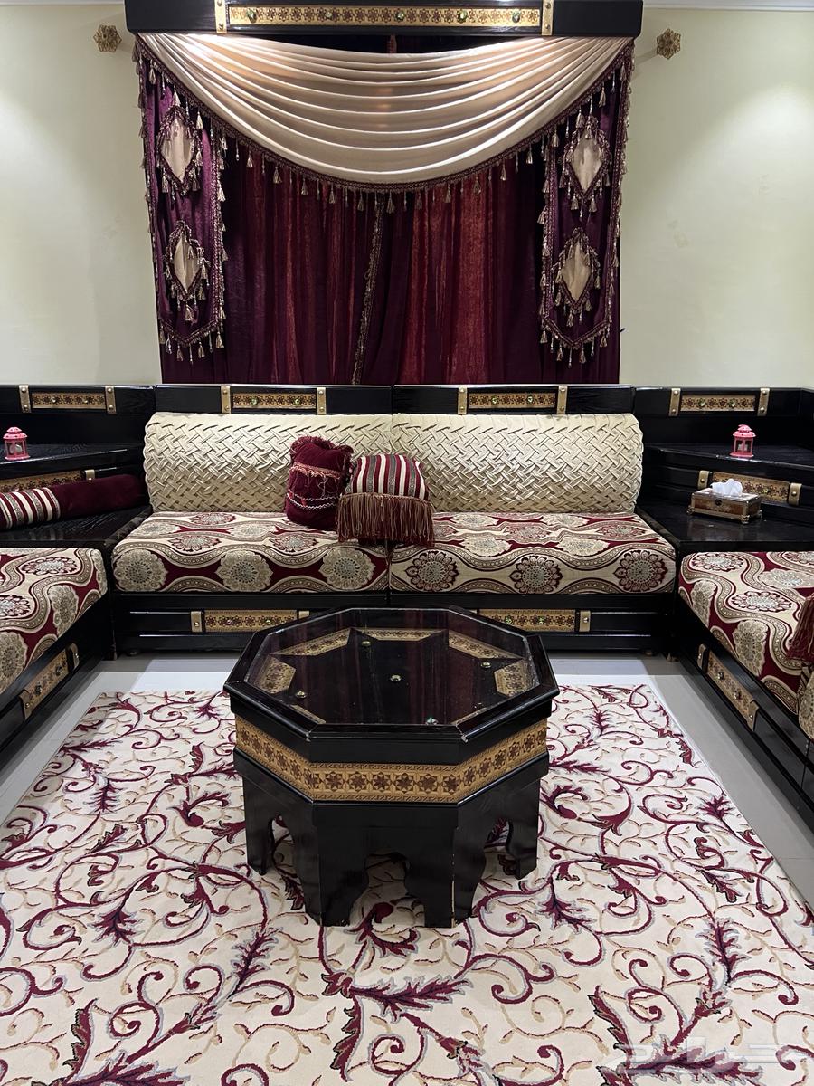 طقم كنب حرف U مقاس 4x3 نظيف جدا مع ستارة وطاولة وسط64437275064321111