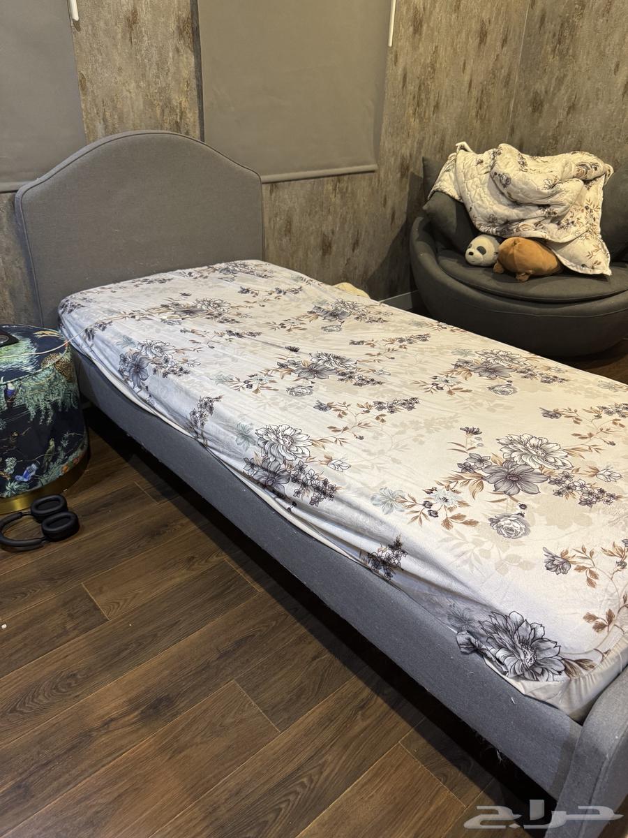 دولاب و سرير مستعمل من ايكيا ( تم بيع الدولاب)64440397311873114