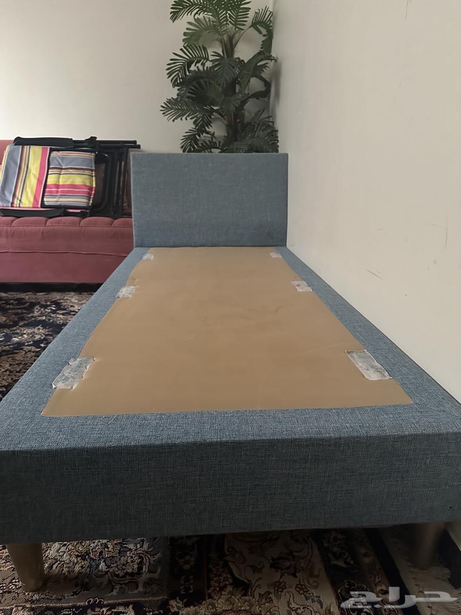 Single bed for sale, custom-made, 2 meters by 1 meter, like new64438847843715111