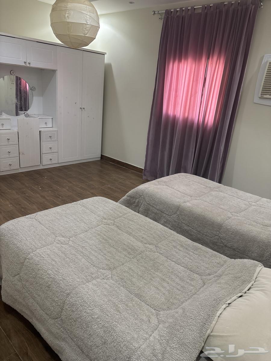 Double room with two single beds, four-door wardrobe, and a dressing table inside64437517319171113