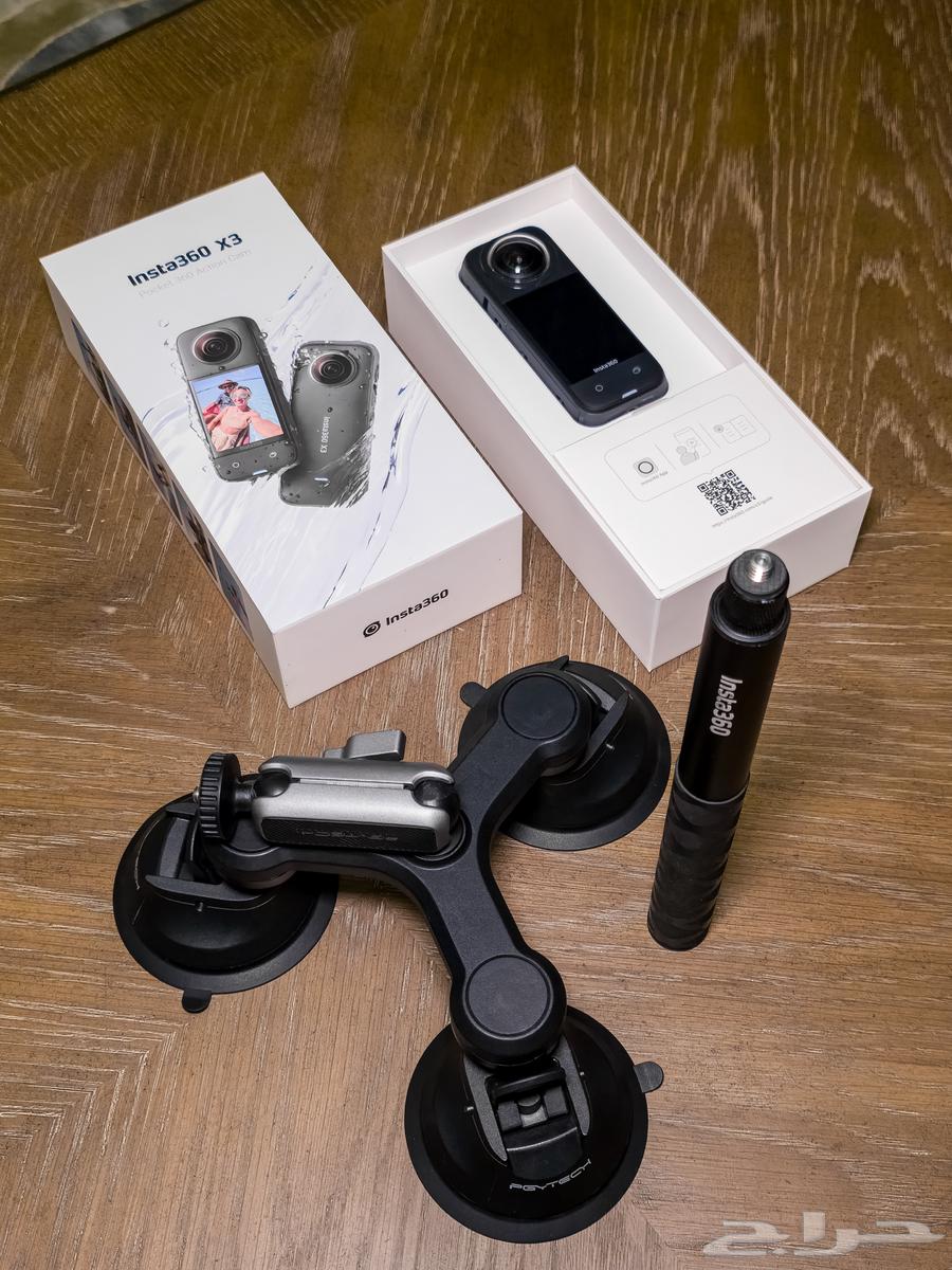 Insta360 360-degree camera with accessories64439458548865110