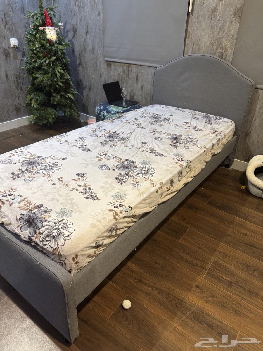 دولاب و سرير مستعمل من ايكيا ( تم بيع الدولاب)64440397311873112