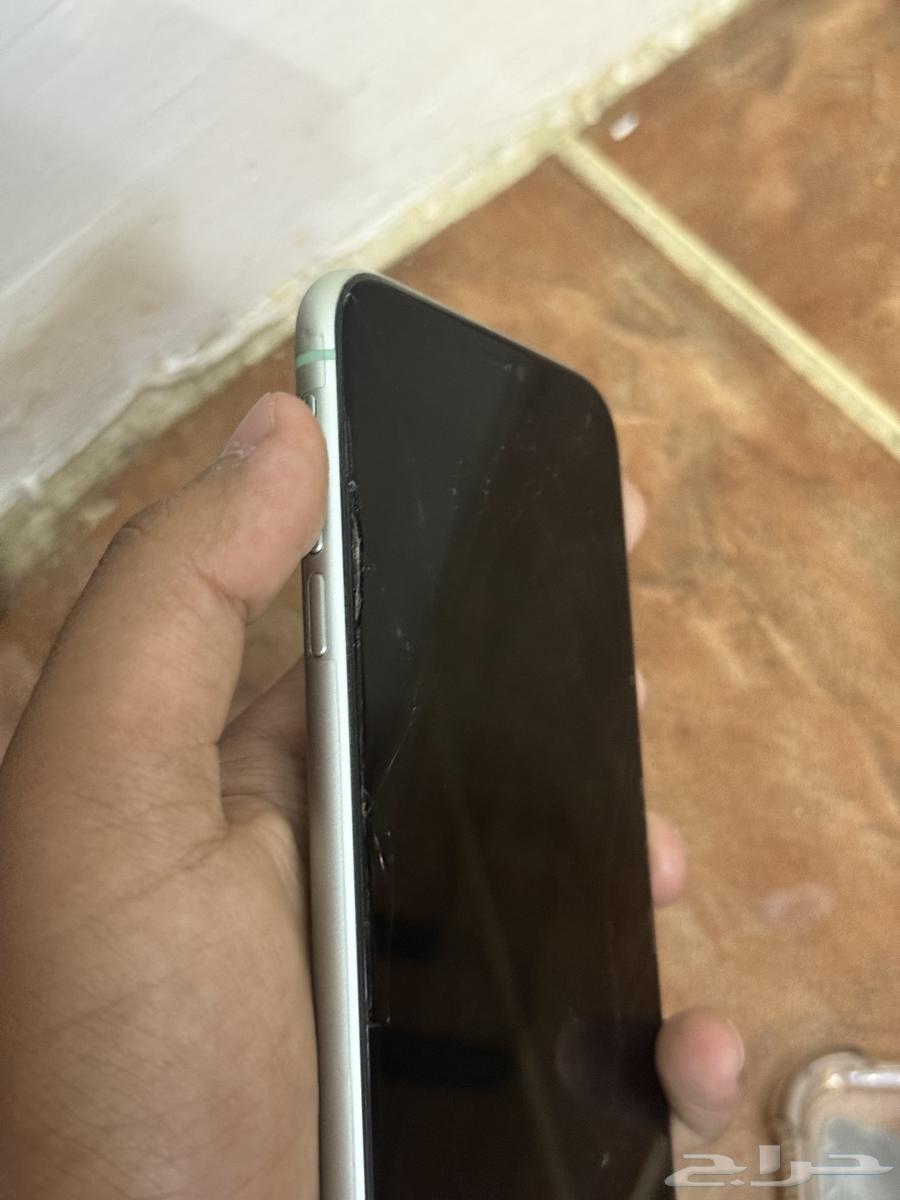 Hello, we are offering a regular iPhone 11 for 55064441705121794114