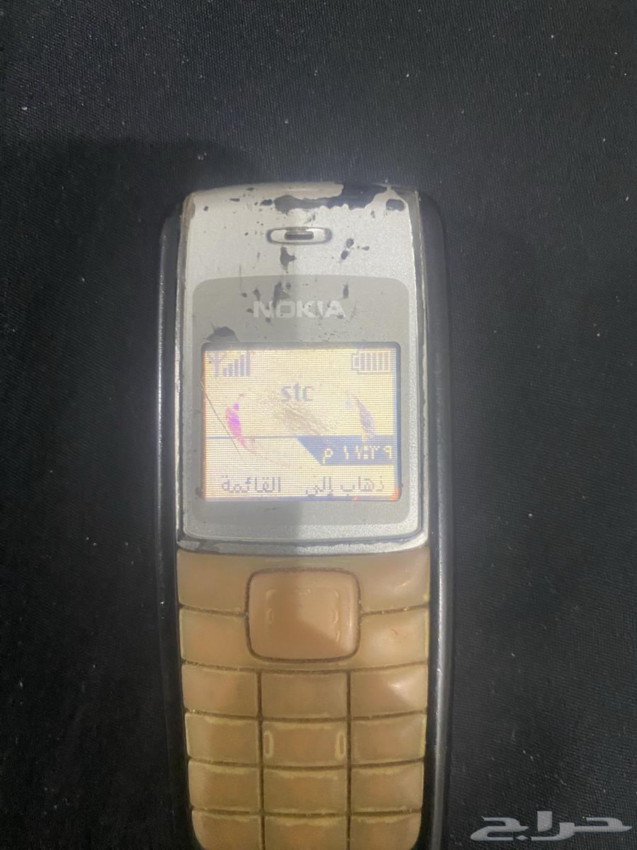 Old SIM cards and an old Nokia phone64442159137153111