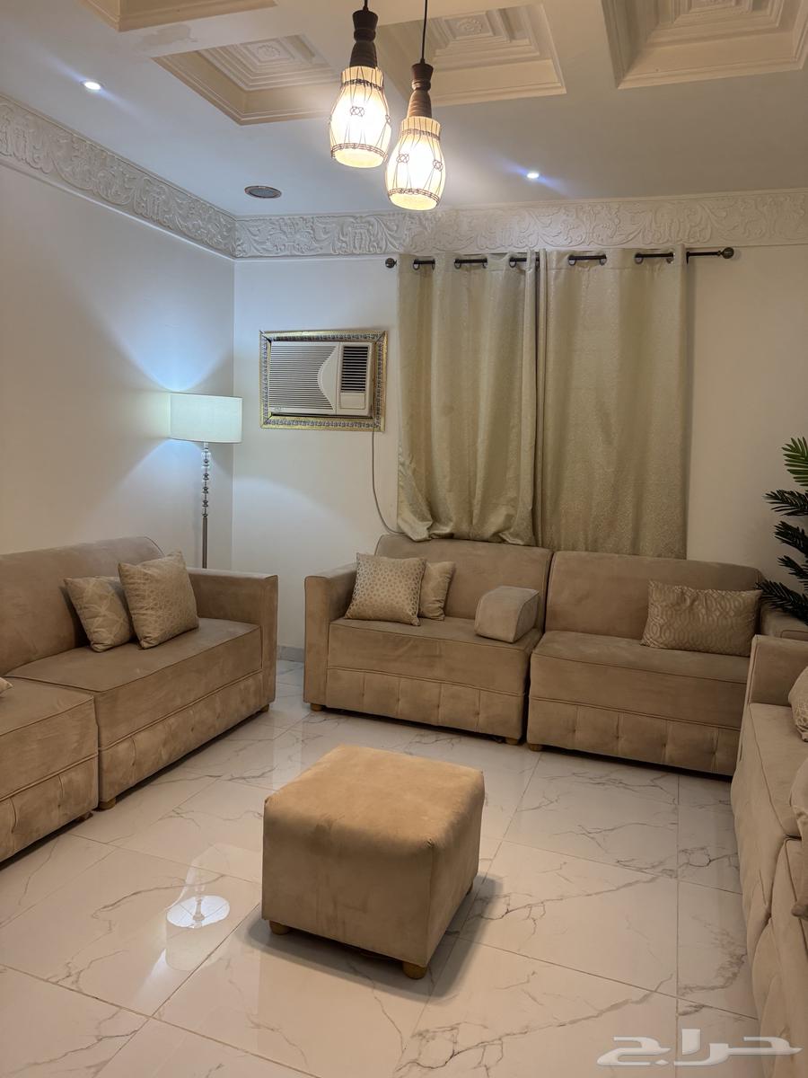 Sofas and tables64434007095426110