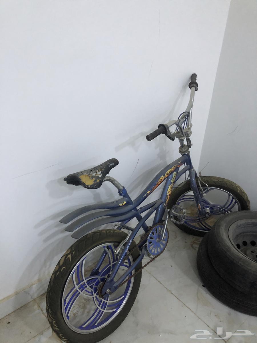 سيكل جديد مقاس كبير كل شي سليم بس كفرات منسمه ب 200 ريال64439774790146110