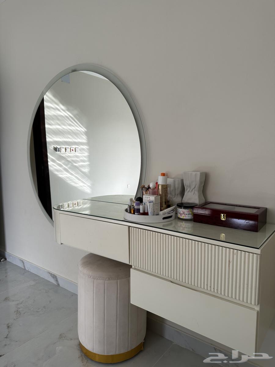 غرفة للبيع تسريحة وكومدينتين64439527888641110