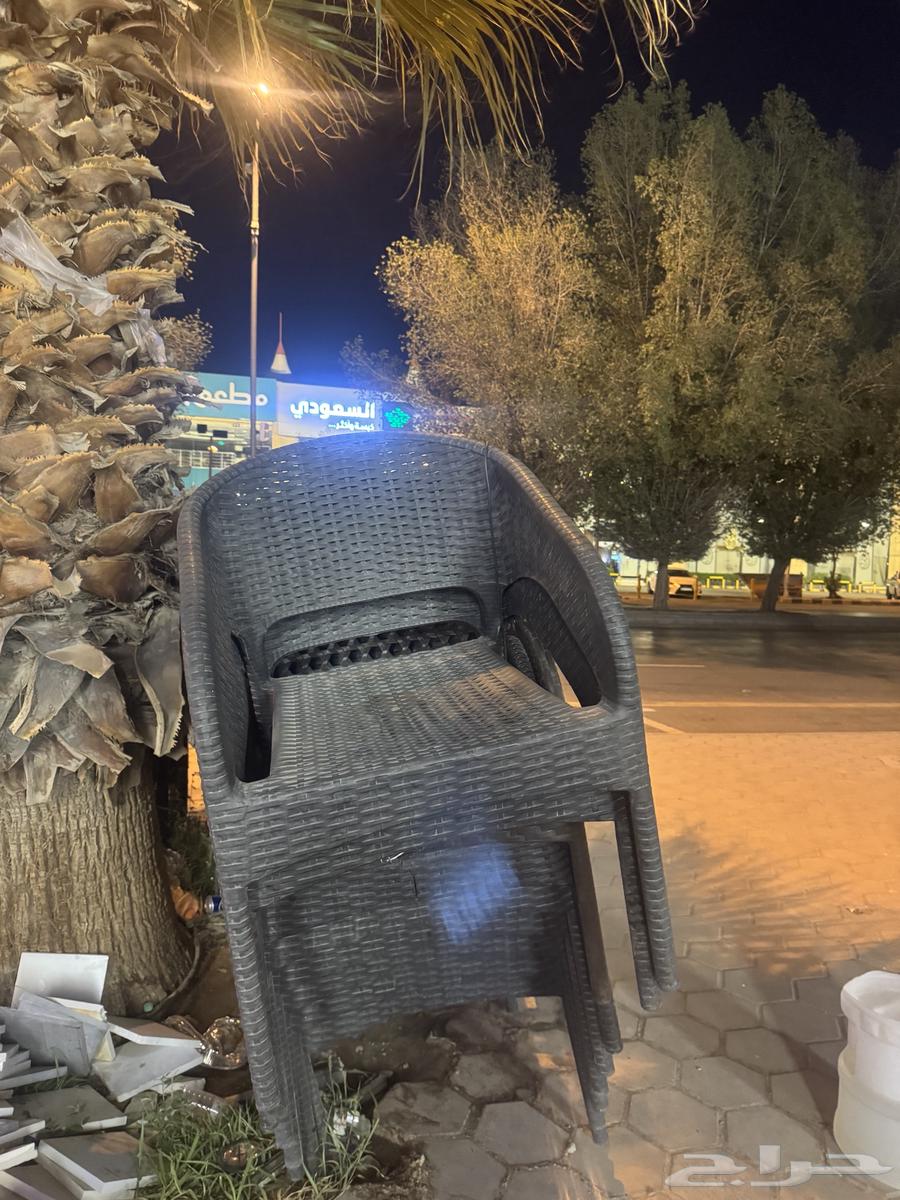 كرسي واسعة بي حاله كويسة جدا  عدد 56 كرسي وعشره طوله معهم64440981799171112