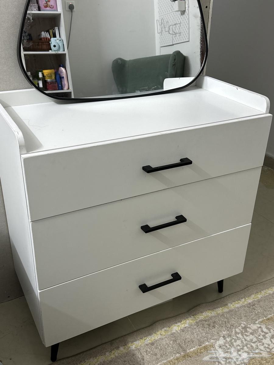 تسريحه جديده للبيع مع مرايتها و كنبه ايكيا64435067986818110