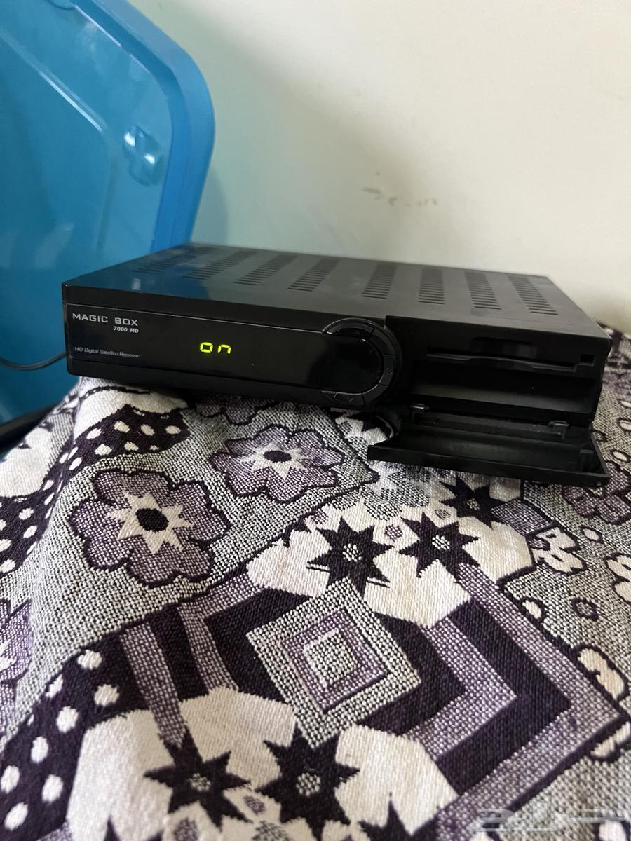 Magic Box receiver with remote in excellent condition64439609942658114