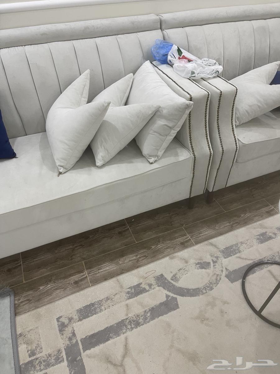 Furniture for sale, clean sofa and tables64437625478403110