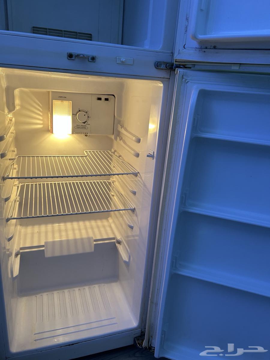 ثلاجه حجم وسط نظيفه ينقصها الرفوف64441253698819110