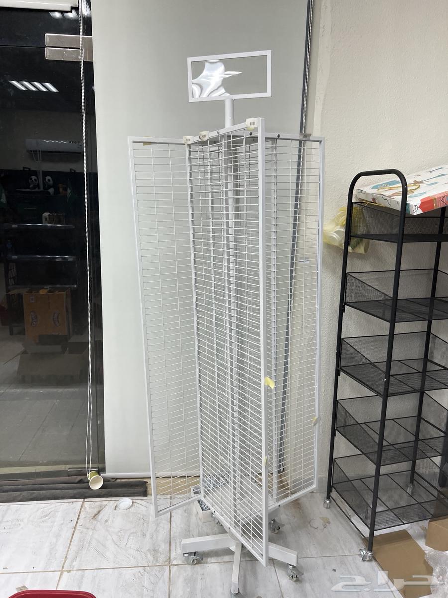 Merchandise shelves64438042431234114