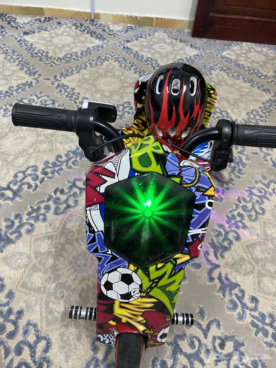 Three clean drift scooters with helmet64440110287106110