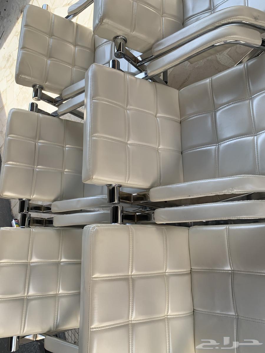 كراسي جلد ابيض فاخرة ونظيفه مع اثنين ثلاثي الامنيوم64436722208002110