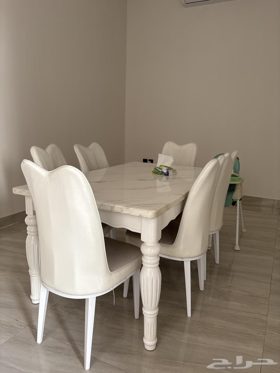 Dining table with 6 chairs64437840770178111