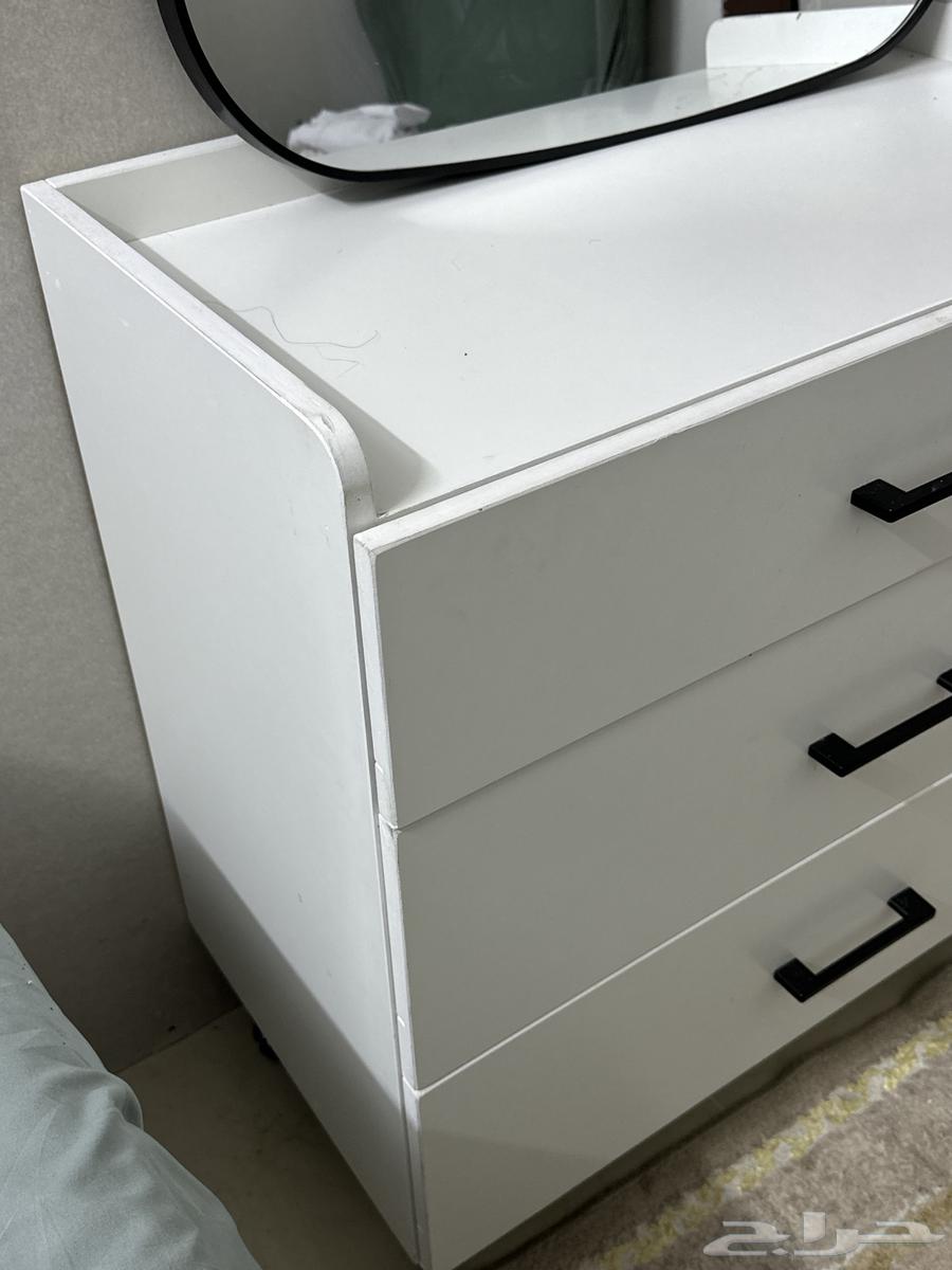 تسريحه جديده للبيع مع مرايتها و كنبه ايكيا64435067986818112