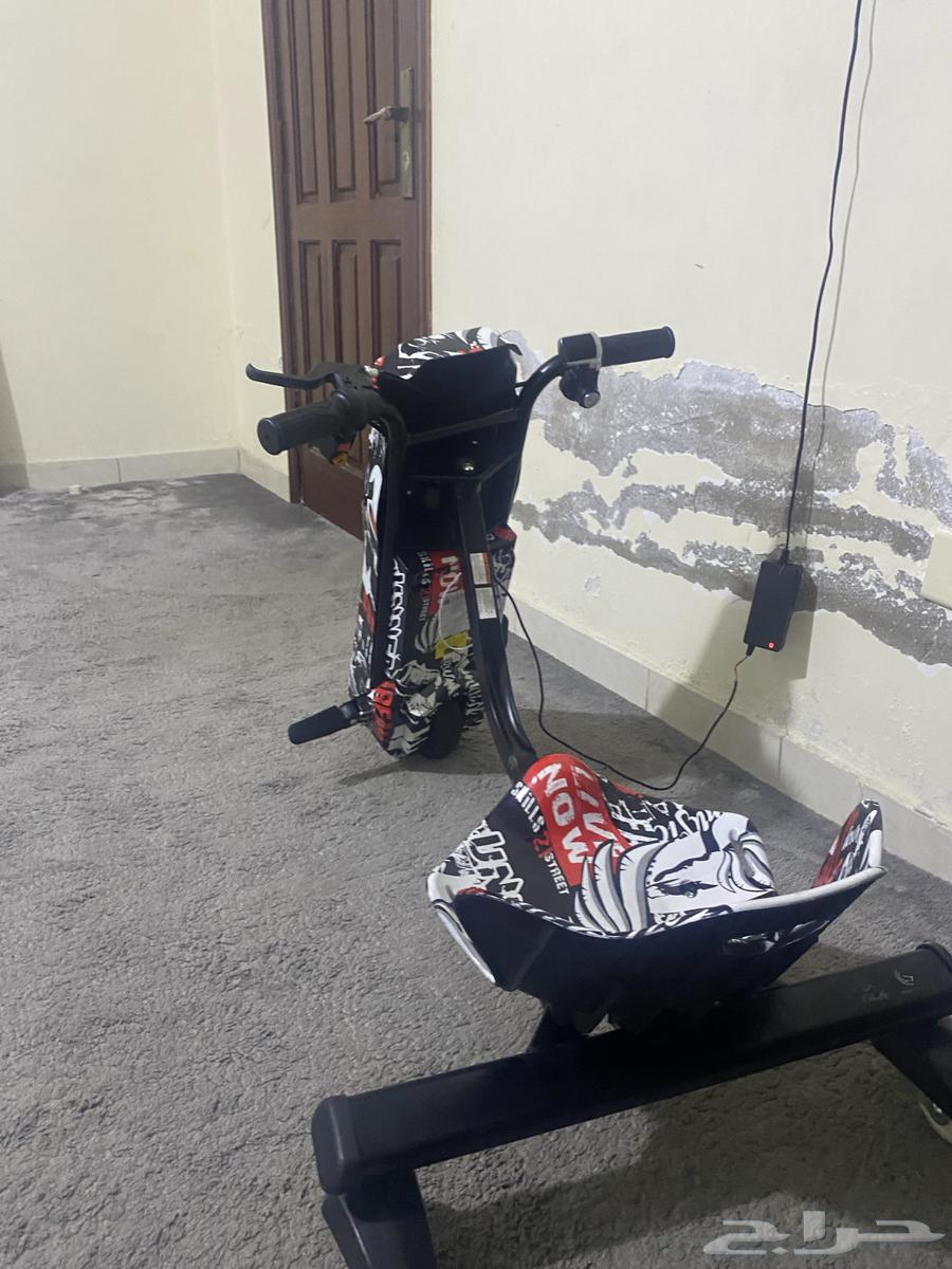 السكوتر لبيع على السوم مع جميع اغراضه64437355625218113