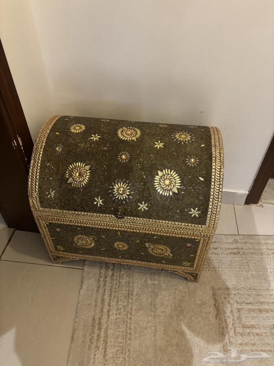 Children's chair used moderately and a carpet box64437759897859113