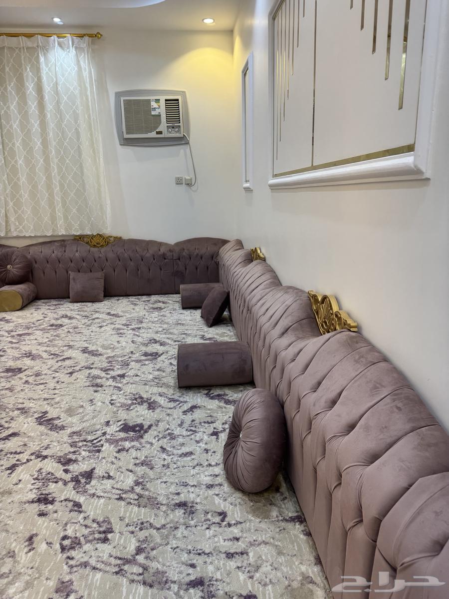 Semi-new 5x6 floor seating set with a large table and 6 small pieces64436119048067114