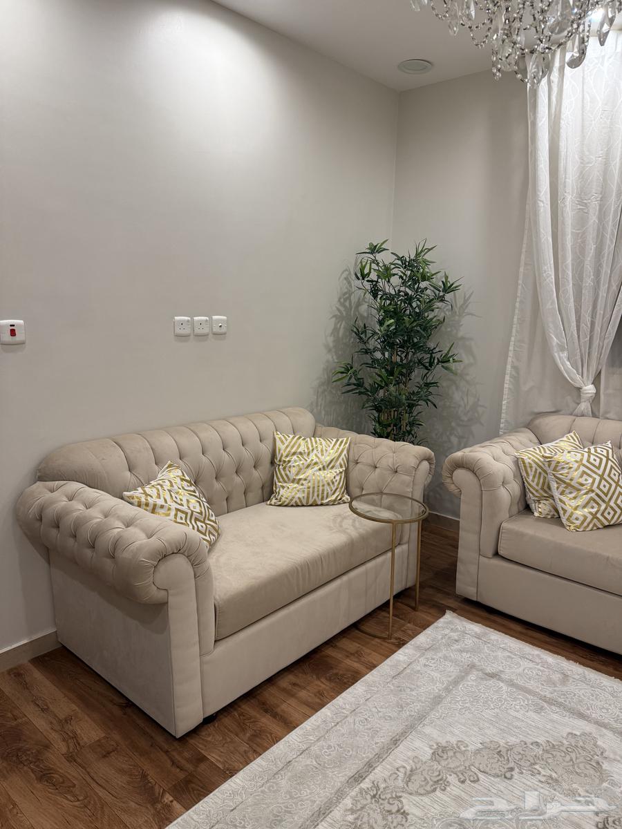 Sofa with tables64441732121603110