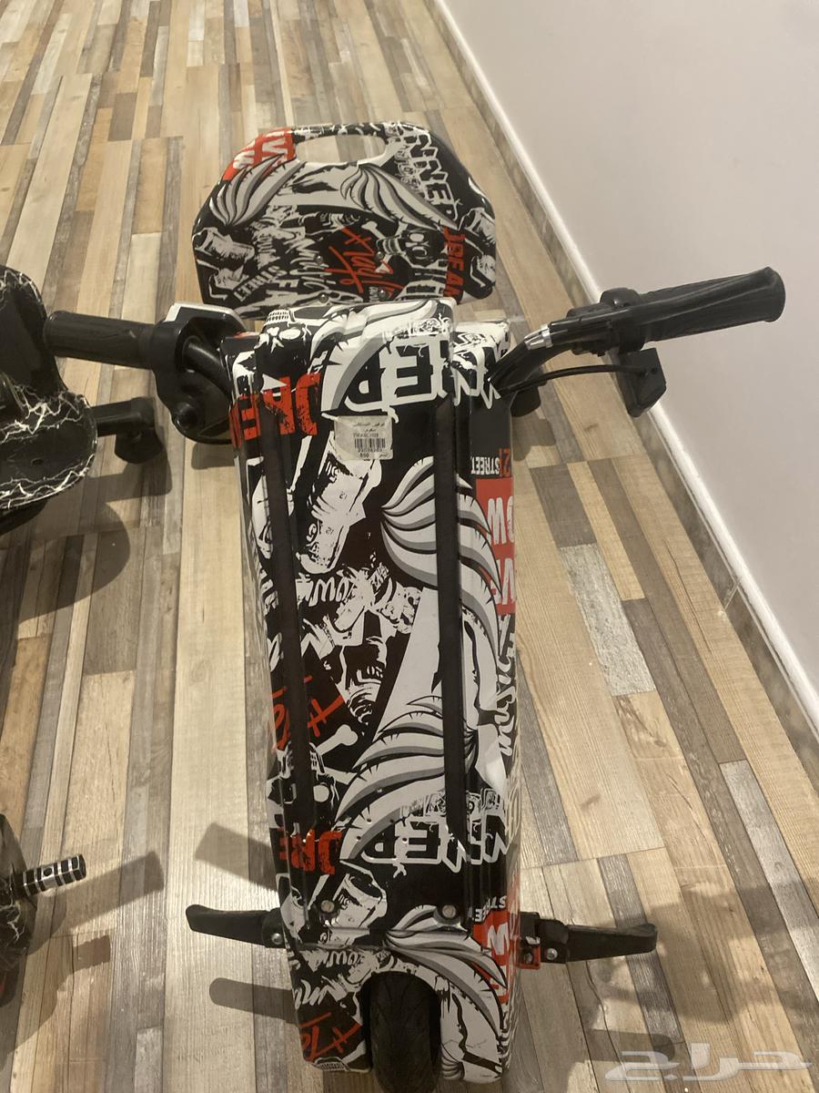 Two scooters for sale, one large and one small with Bluetooth, both 50064438283801474114