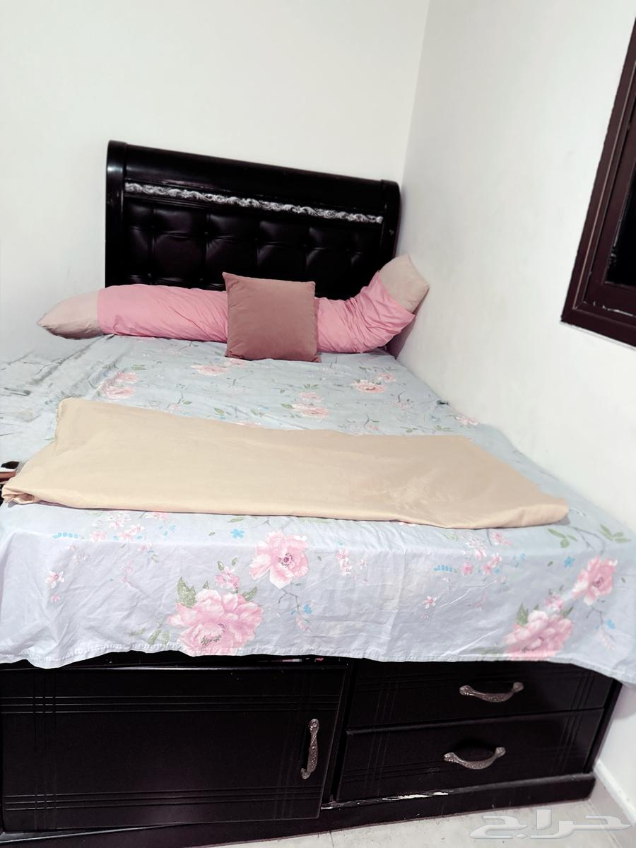 سرير نفر و نص مع المرتبه و دولابين64435957456387111