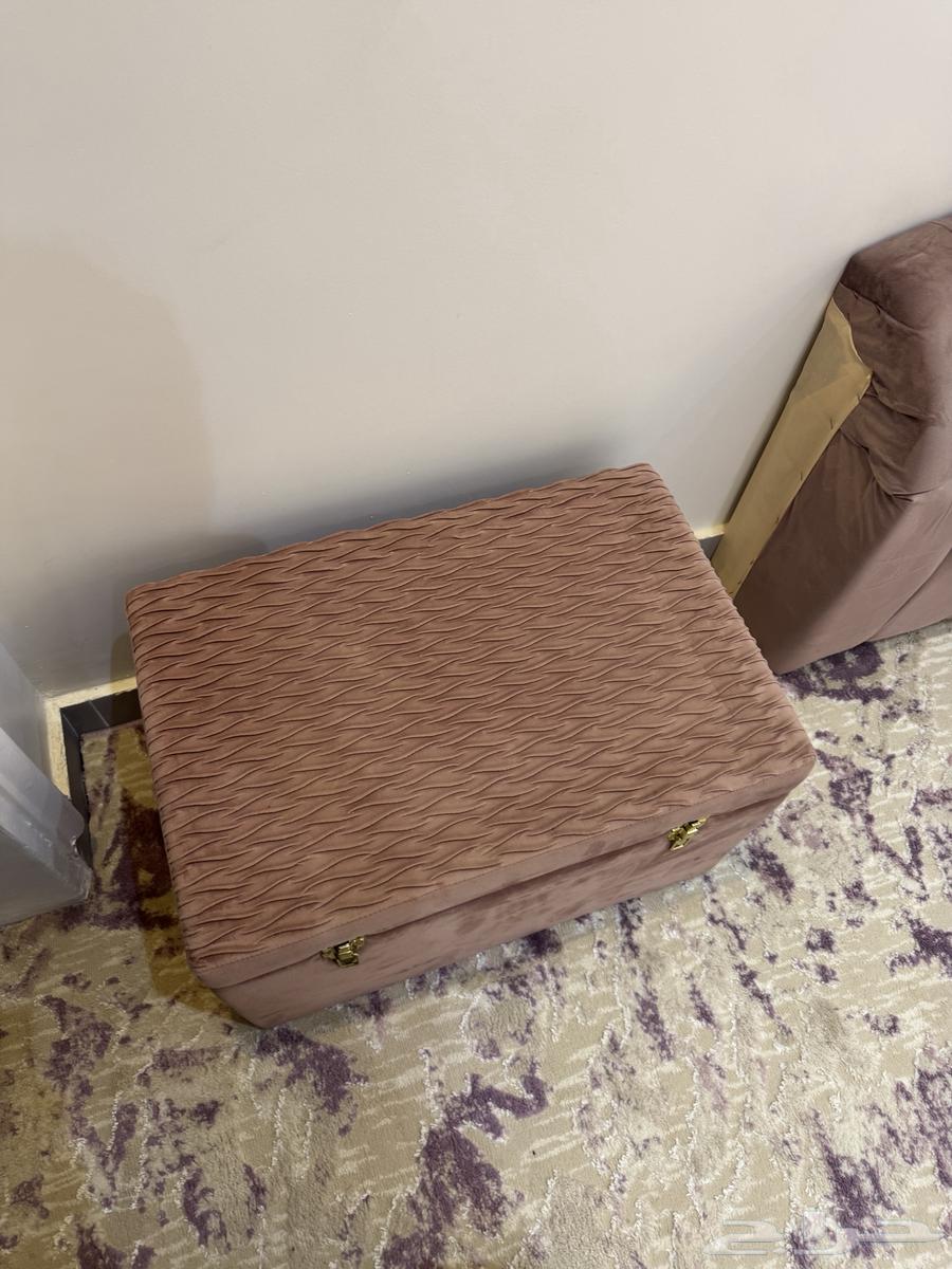 Semi-new 5x6 floor seating set with a large table and 6 small pieces64436119048067111