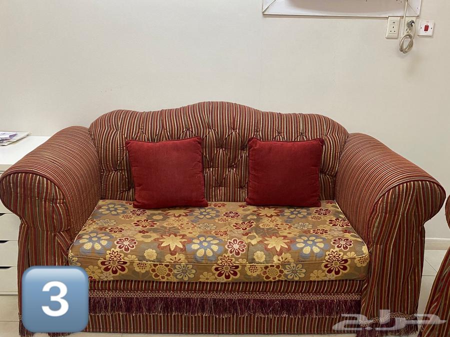 Four-piece sofa set in very good condition64437975324290112