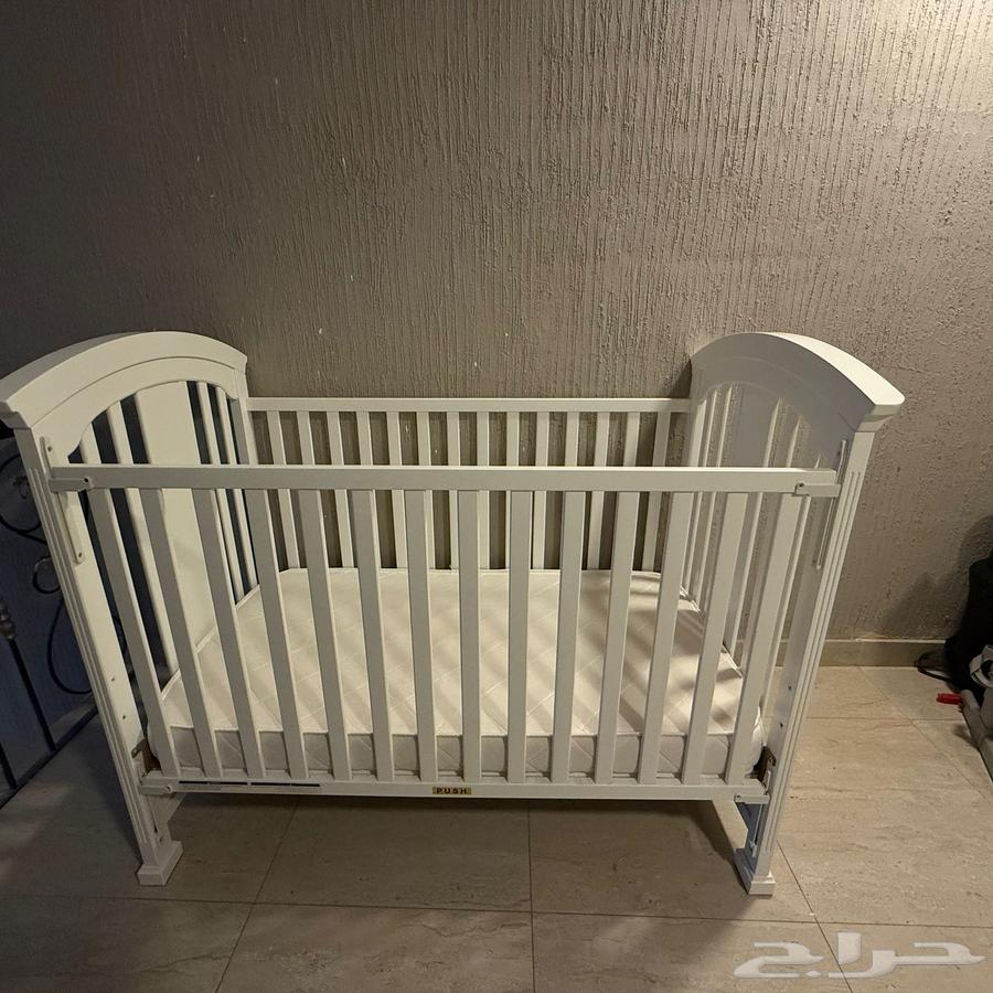 سرير أطفال بحالة ممتازة64435596403073112