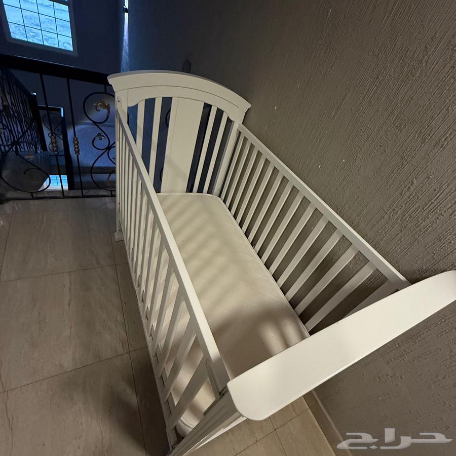 سرير أطفال بحالة ممتازة64435596403073110