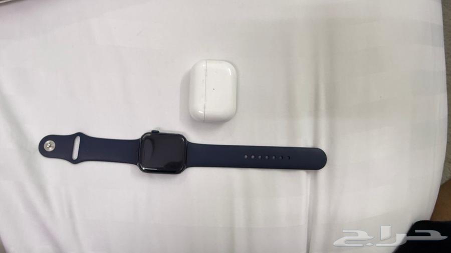 ساعة ابل الاصدار السادس مقاس 44 كحلي ومعاها سماعه ابل64435450001537112