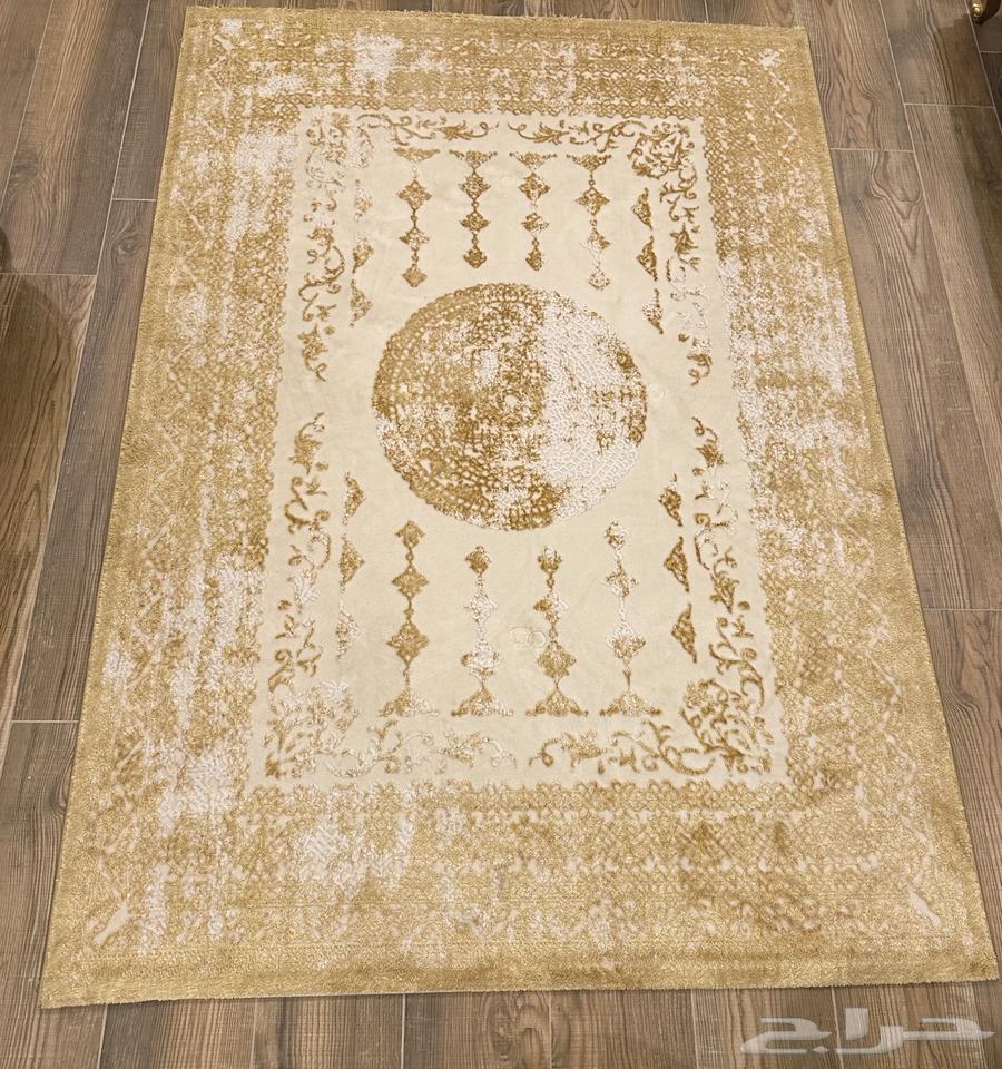 Table set with service floor mat64442090169346113