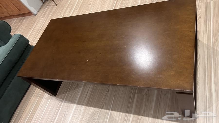 Sofa and table64439458468225111