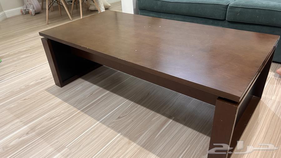 Sofa and table64439458468225112