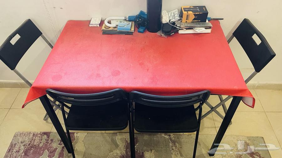 Dining table and 4 chairs64439918102019112