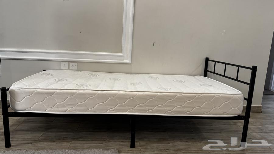 سرير من هوم سنتر جديد64436977897090111