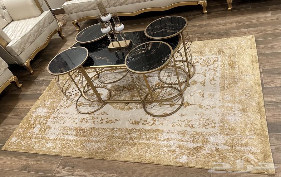 Table set with service floor mat64442090169346110