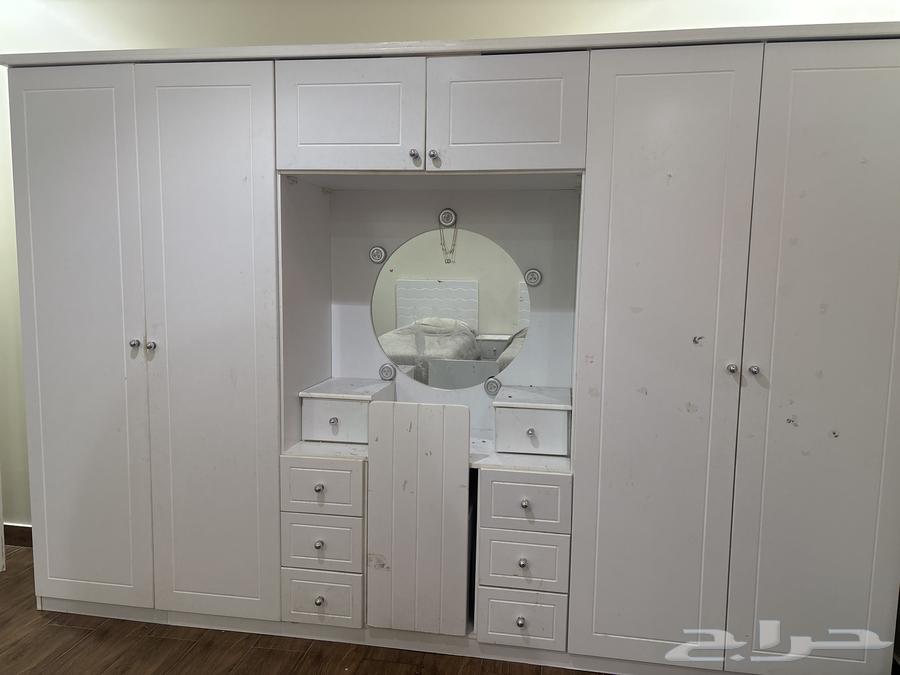 Double room with two single beds, four-door wardrobe, and a dressing table inside64437517319171112