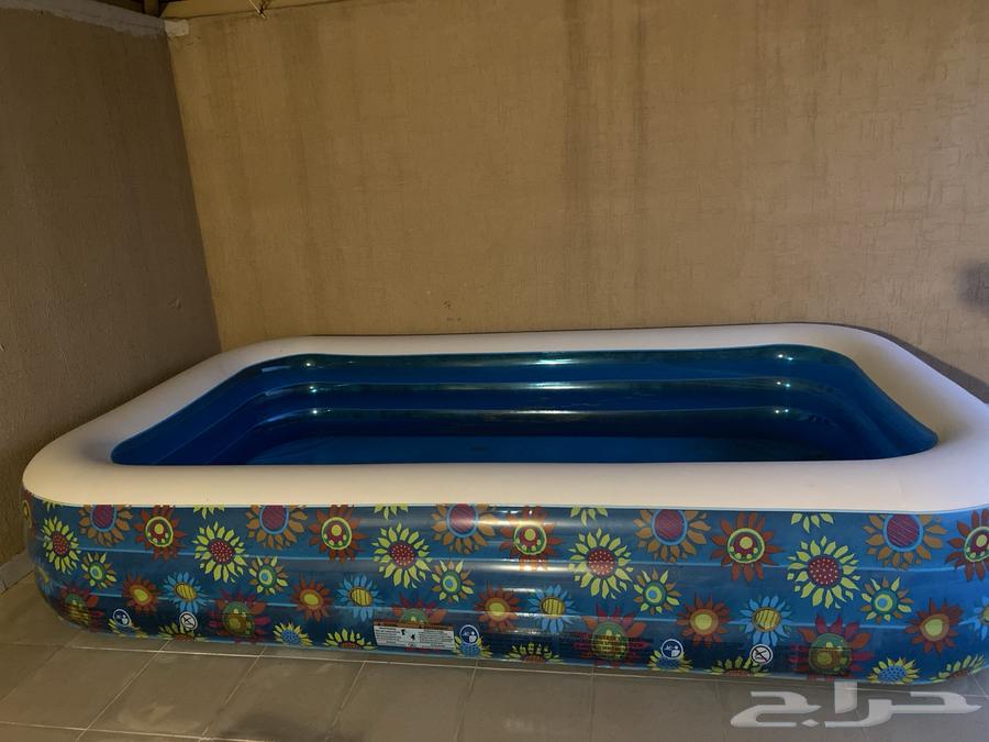 Large swimming pool64439361760513112
