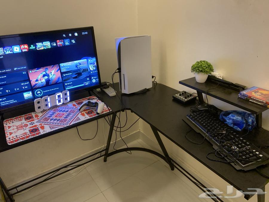 L-shaped table for sale, no damage, with gaming chair64442076211585110