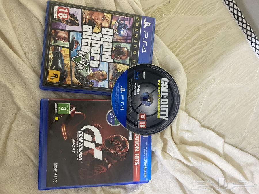 Sony PS4 used for one month with 3 games shown in the picture, price from 40064441622694403110