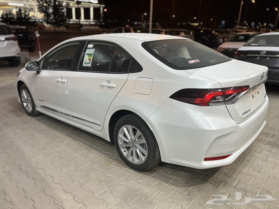 تويوتا  كورولا جنوط مطور 1.5 ابيض 73600 شامل الضريبة64595733817987114