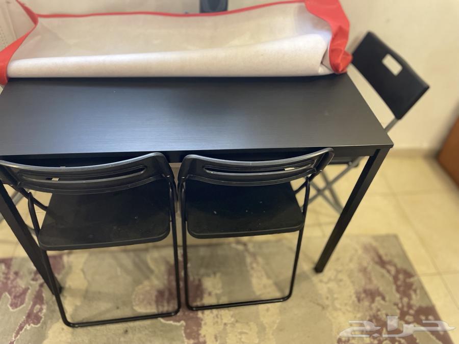 Dining table and 4 chairs64439918102019110