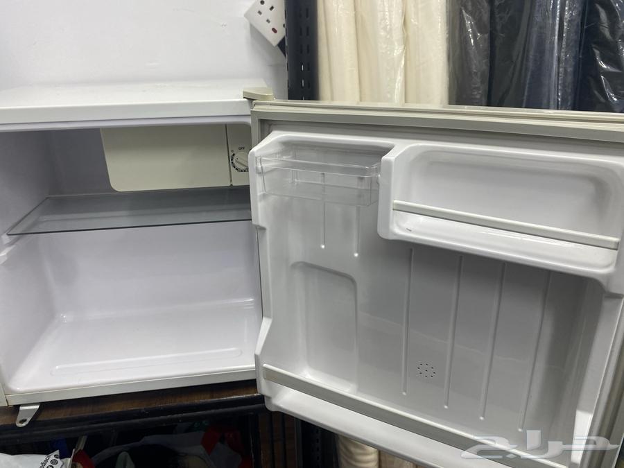 ثلاجة مكتبيه صغيرة نظيفة للبيع( خط110)64436521048451111